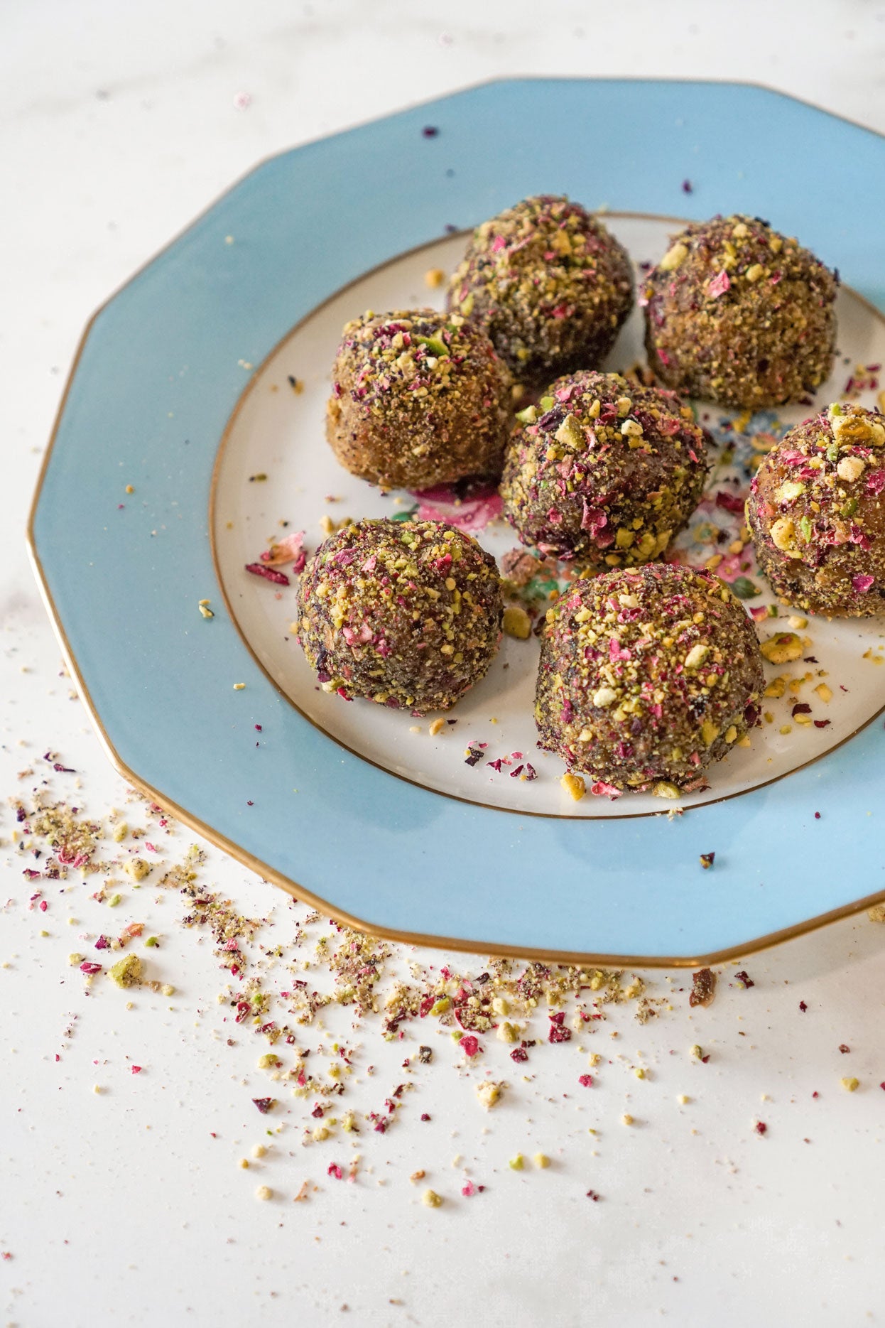 Video showing how to roll Pure Indian Foods Ladoo in a Jar into fresh laddu